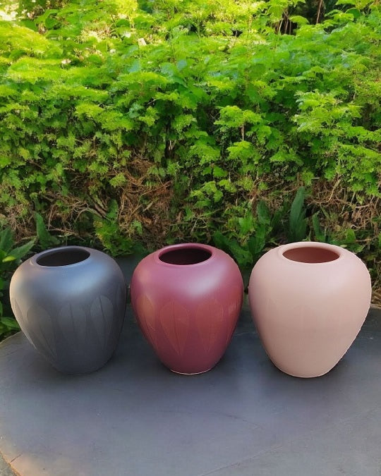 Vase i keramik med Lotus mønster