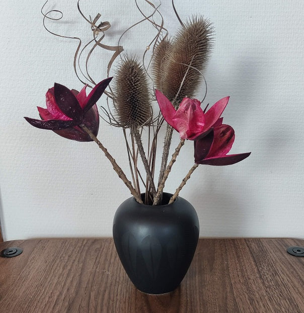 Vase i keramik med Lotus mønster