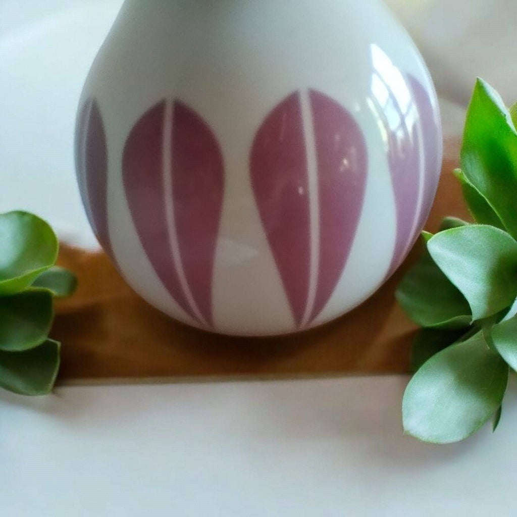 Vase i porcelæn med Lotus mønster