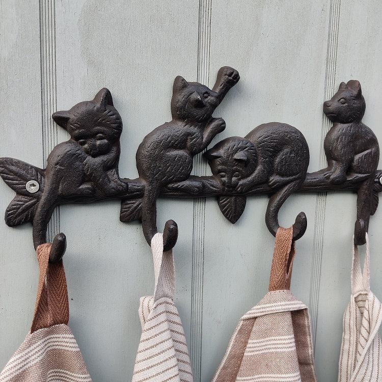 4 kattehaler som udgør 4 knager