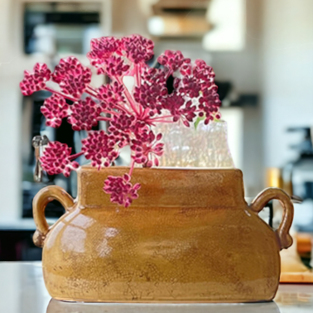 Bred lav vase i keramik