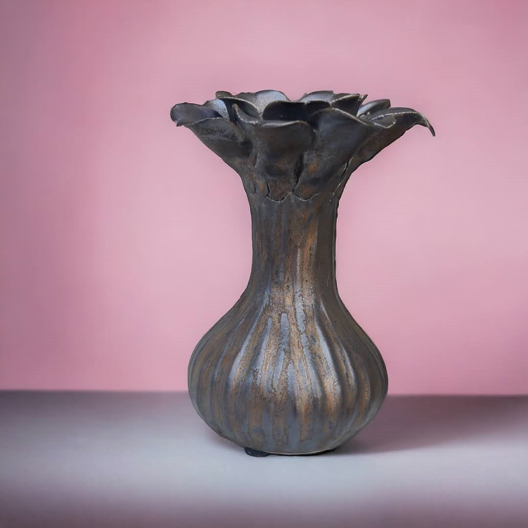 Smuk vase i metal